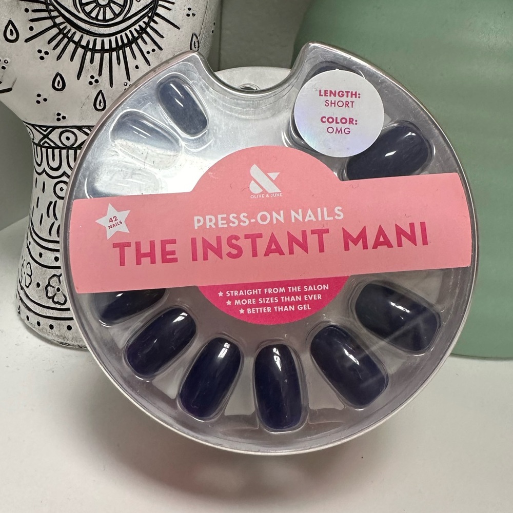 Olive & June press on nails